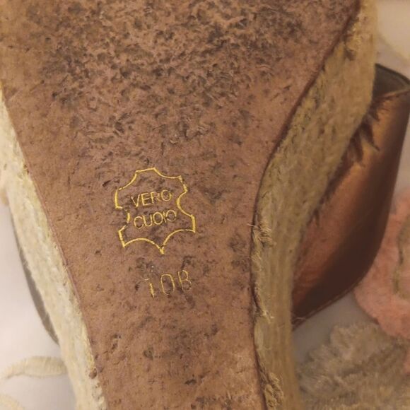 Footcandy Gold Wedge Sandals with Cross-Strap Design And Rope Sole.Beachy. - Picture 9 of 10